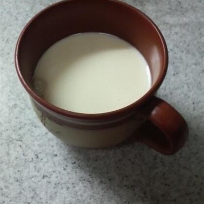 寒い季節には、冷たいものではなく温かいミルクがありがたいです～！
ほんのりと蜂蜜の味がして、おいしく飲めました(^^♪